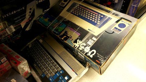 レトロパソコンのコーナーにお宝がありました。「ぴゅう太」と「JR-200」です。両方ともいじったことがあるパソコンだから懐かしくて涙チョチョぎれます。