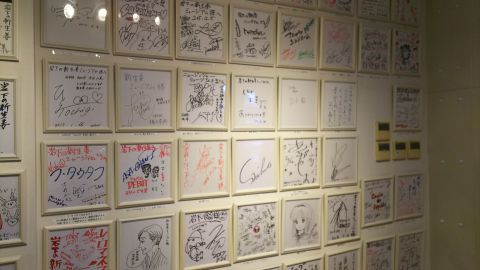 岩下の新生姜ミュージアムには有名人の方々が多く訪れているようで、サイン色紙がたくさん飾られていました。