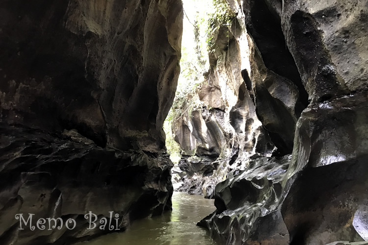バリ島　観光地「Hidden Canyon Beji Guwang」 MemoBali