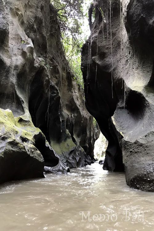 バリ島　観光地「Hidden Canyon Beji Guwang」 MemoBali